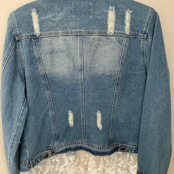 Jeans Jacket size L. It fits size 8 very tight. - Picture 4 of 4